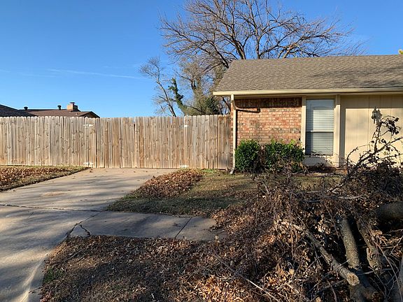 Extra driveway with access behind gate