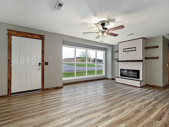 228 S Roosevelt Ave-8