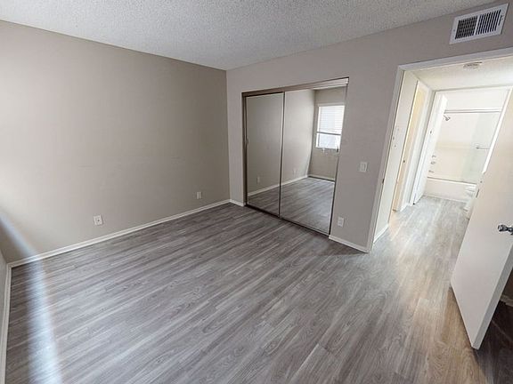 5th image of 12617 Oxnard St #103