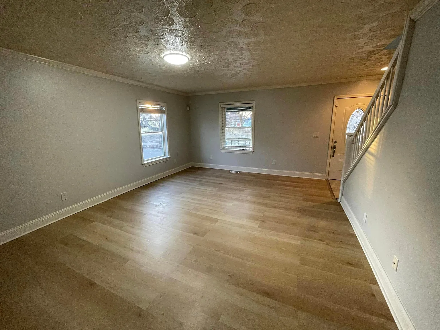 332 E Lincoln St — Photo 4