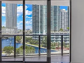 31 SE 6th St #1402