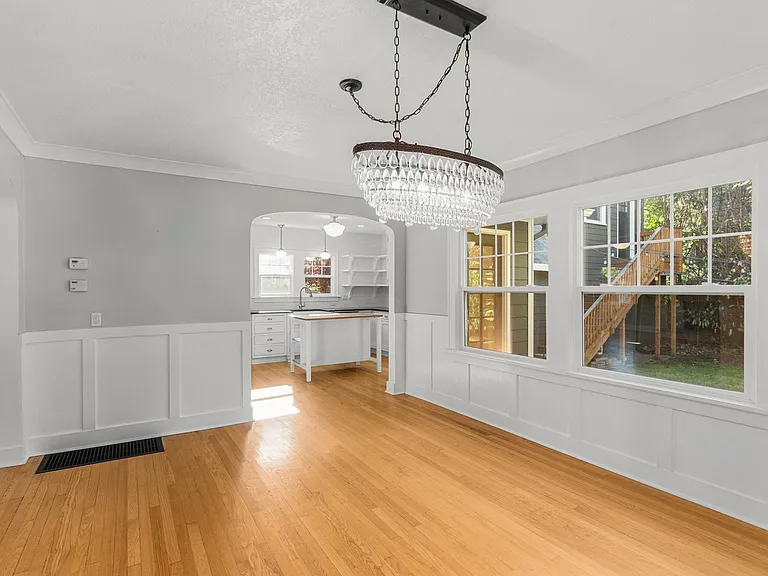 8036 N Syracuse St — Photo 13