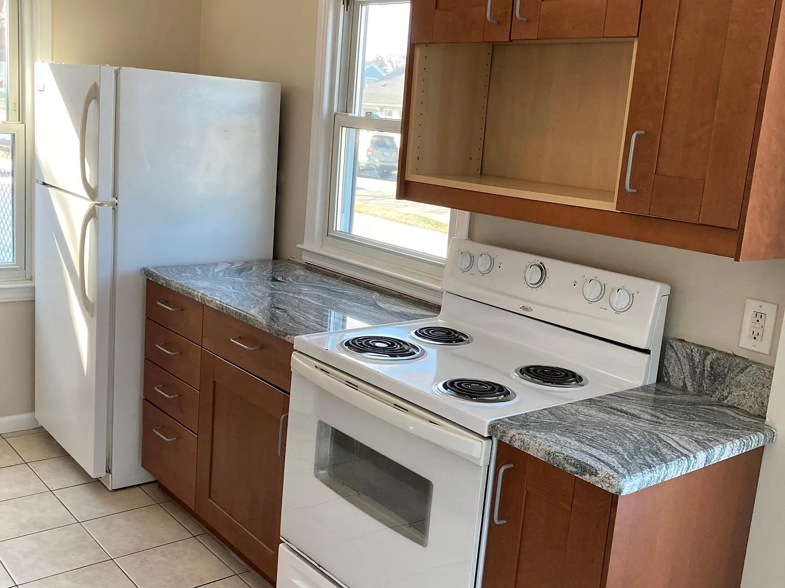 2098 Annabelle St — Photo 3