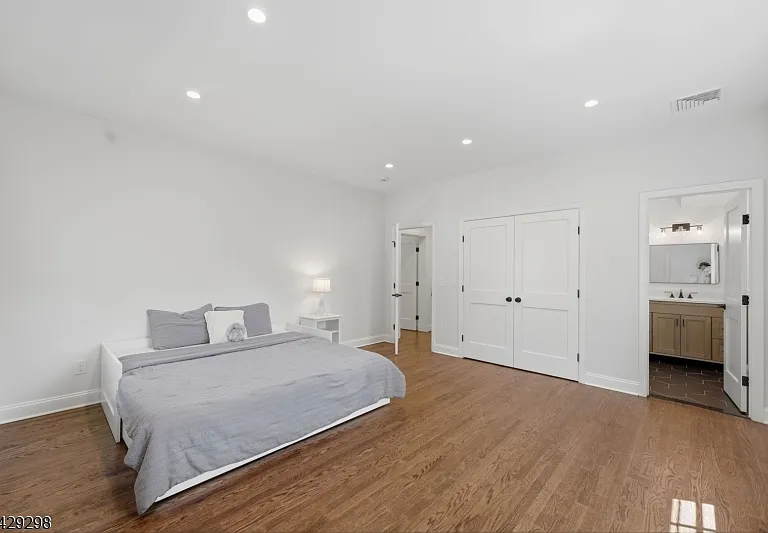 18 Tennyson Dr — Photo 13
