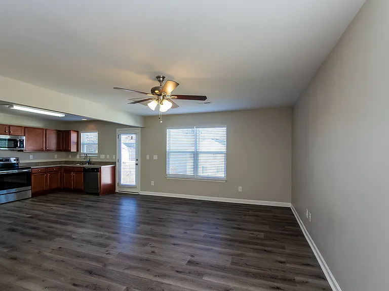 913 Cassidy Dr — Photo 4