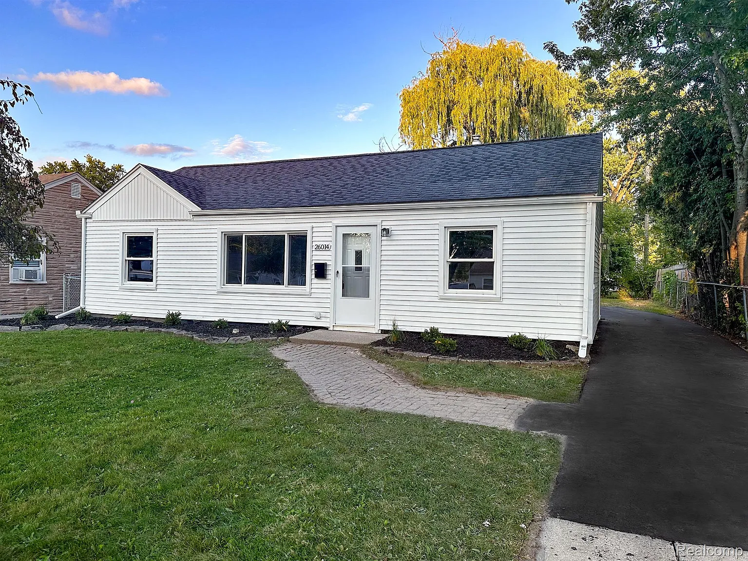 26014 Normandy St photo 1
