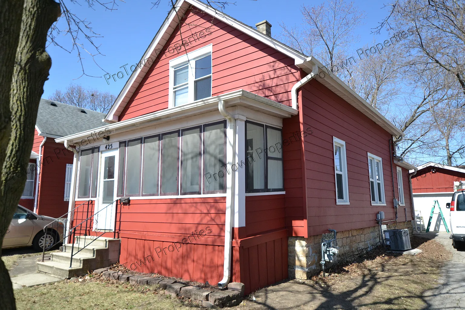 425 Madeline St photo 1