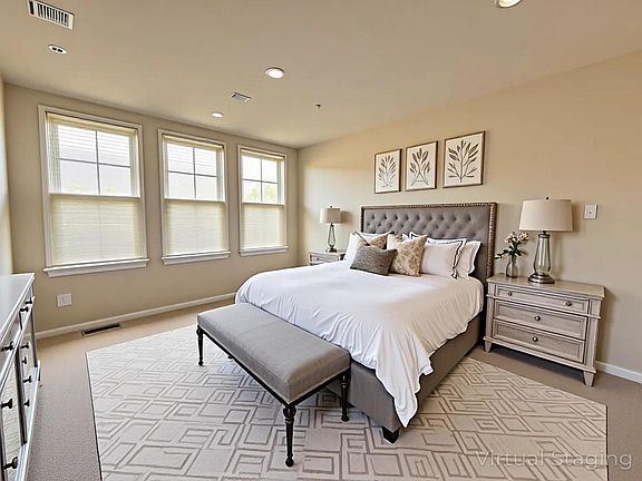 5th image of 211 Prairie St