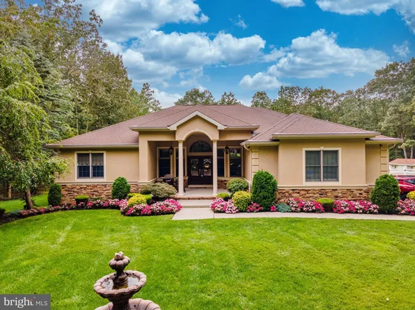 5 Elaine Dr, Sicklerville, NJ 08081