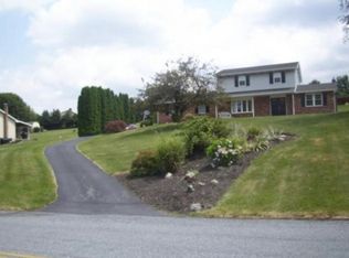 6823 Old Grange Rd, Slatington, PA 18080