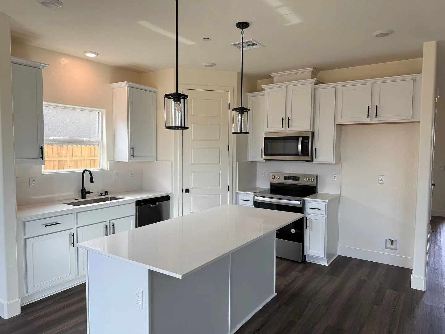Brand New Home for rent in Visalia — Photo 4