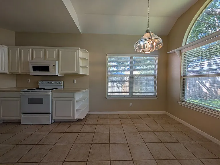 947 River Rock — Photo 14
