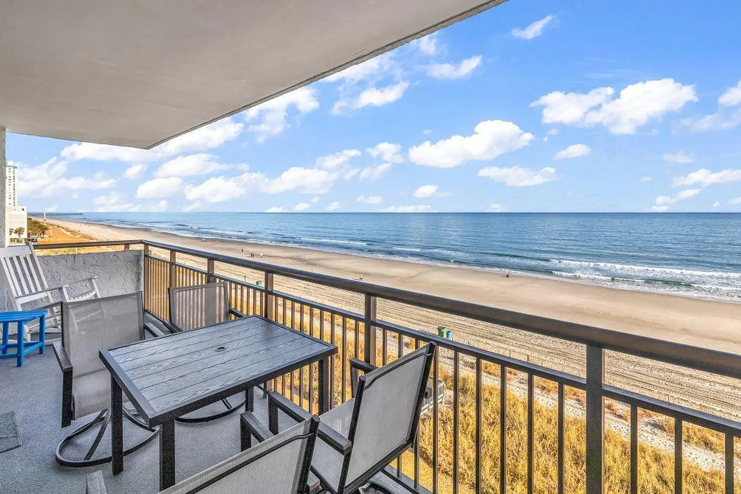 2 bed, 2.0 bath, 957 sqft, $3,417 — Photo 2