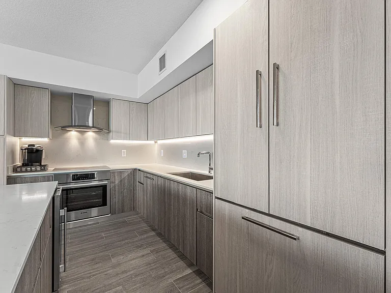 111 SE 1st Ave #406 — Photo 8