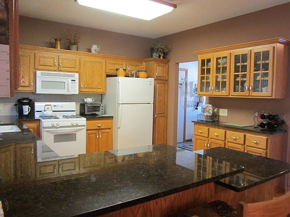 4th image of 646 Aqua Cir