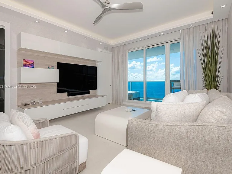2301 Collins Ave #20 — Photo 3