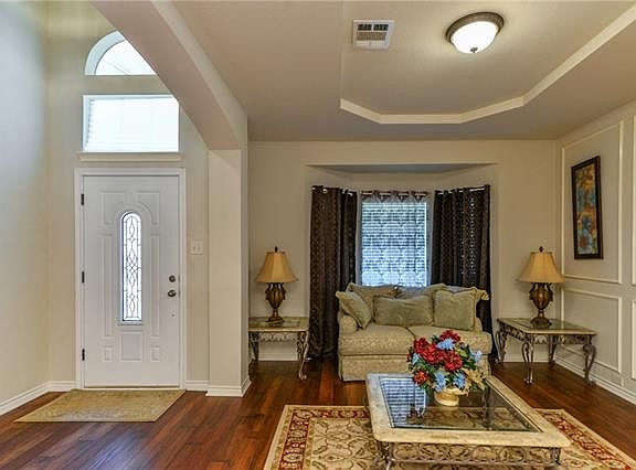 4th image of 2915 Saint Charles Dr