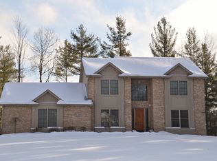 2136 N Rolling Ridge Dr, Midland, MI 48642