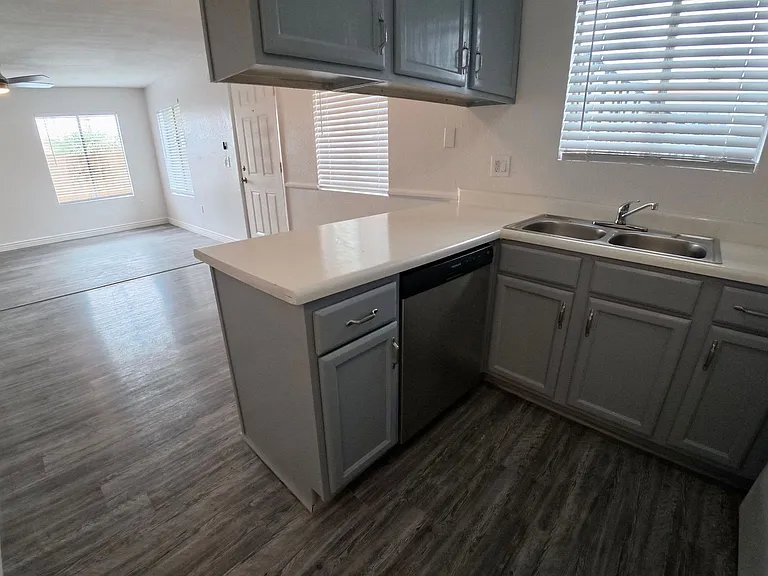 1 Month FREE Rent + No Application Fee 3049 E Cicero Street, Mesa, AZ! — Photo 4