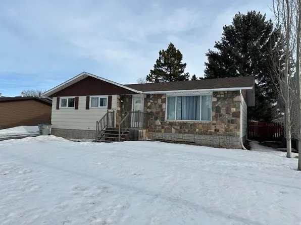 329 W 15th St, Wainwright, AB T9W 1J2