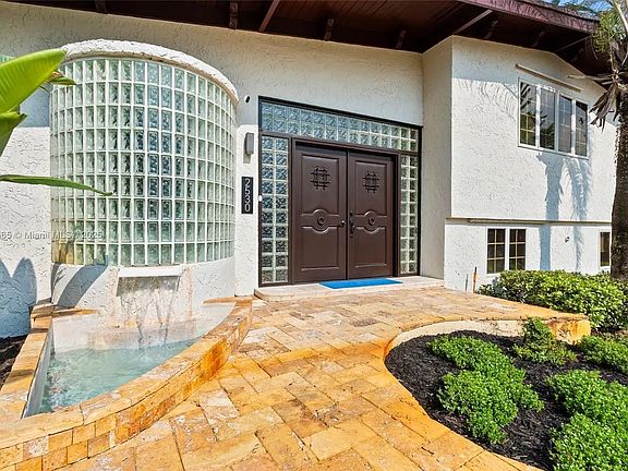3rd image of 2539 Okeechobee Ln