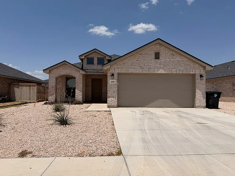 409 Chitalpa Dr — Photo 2