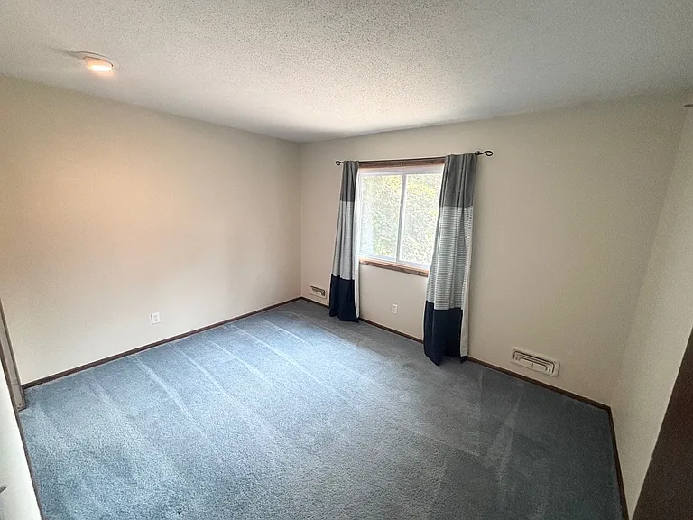 524 10th Ave SW — Photo 21