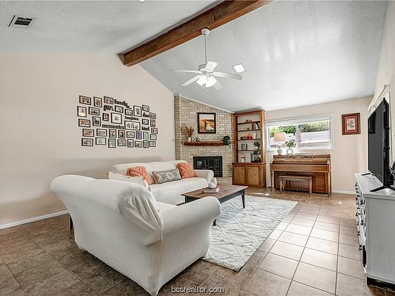 4th image of 2810 Henry Ct
