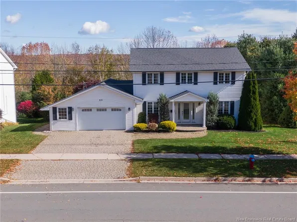 215 Kimble Dr, Fredericton, NB E3B 6Y1