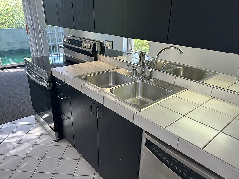 125 E Market St #3 — Photo 7