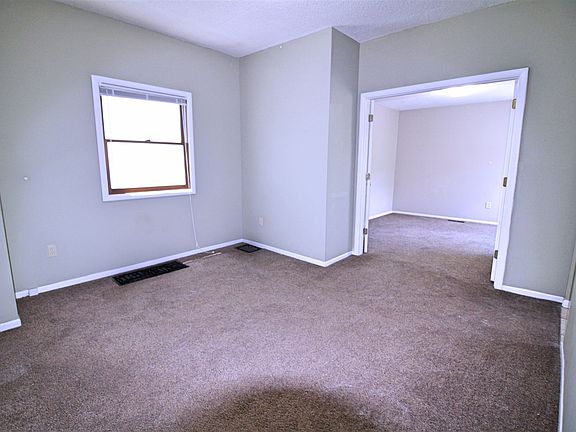 Middle rm between Liv rm & 1st flr Bdrm