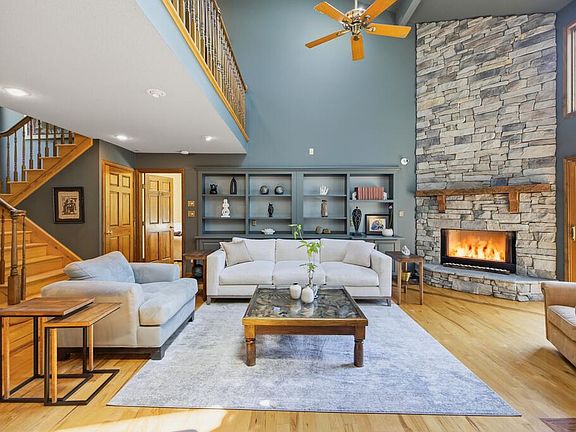 5th image of 127 Watersedge Rd