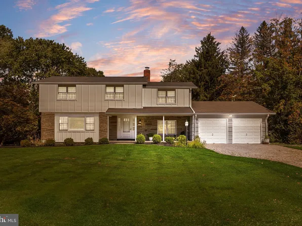 4 Larkspur Ln, Lawrence Township, NJ 08648