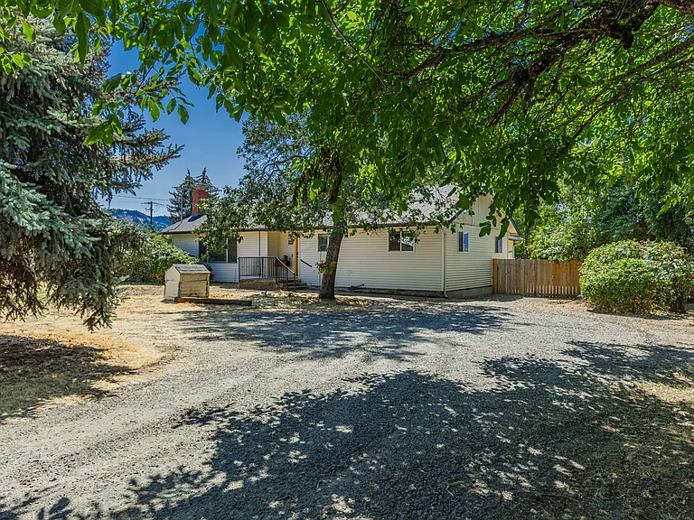 2087 Upper River Rd — Photo 24