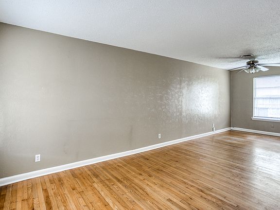 4th image of 6417-6419 Lontos Dr