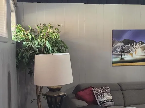 4506 Bell St, Kansas City, MO 64111