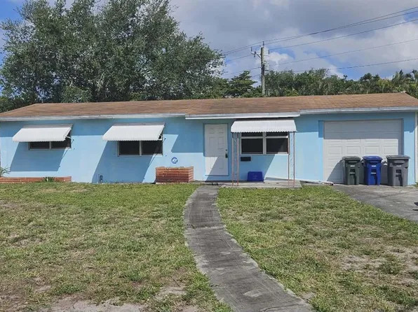 860 W Jasmine Dr, Lake Park, FL 33403