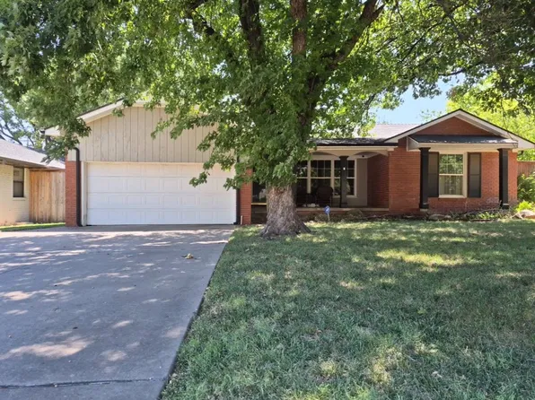 6404 Avalon Ln, Nichols Hills, OK 73116