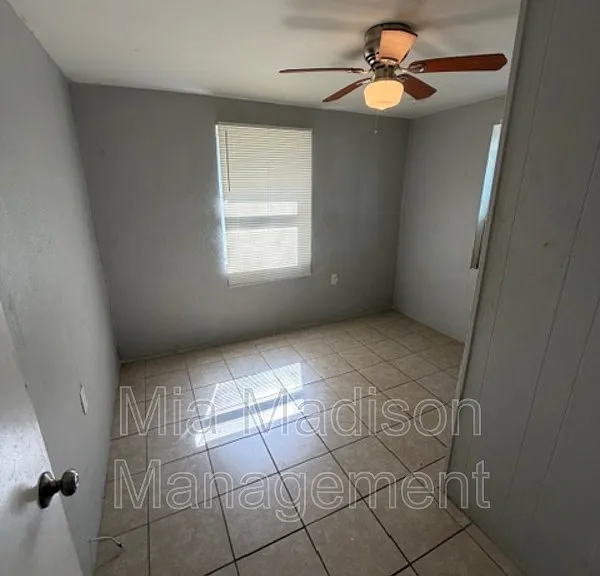1017 Wexler St — Photo 5