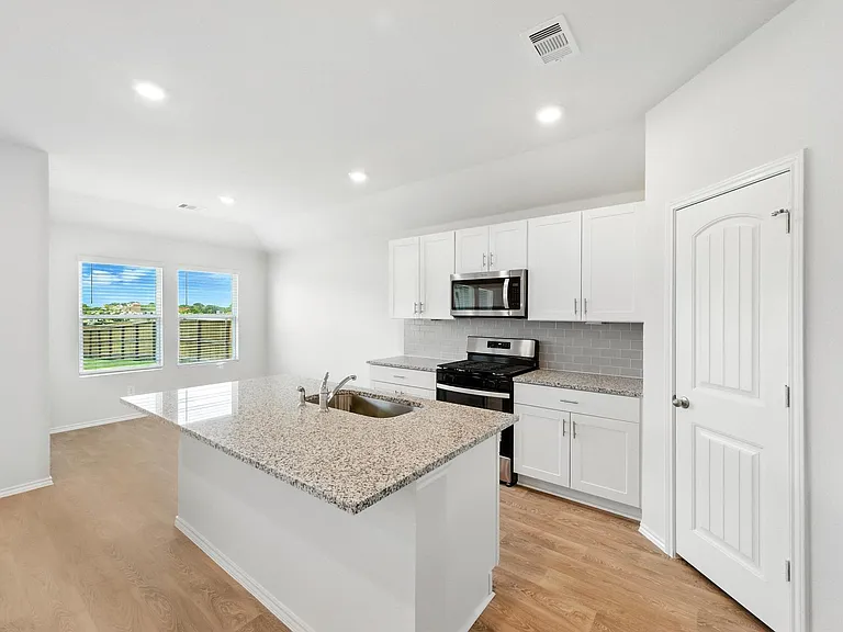 106 N Richland Dr — Photo 3