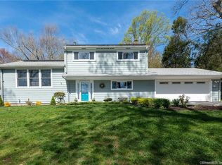 30 Ridge Dr N, Old Saybrook, CT 06475