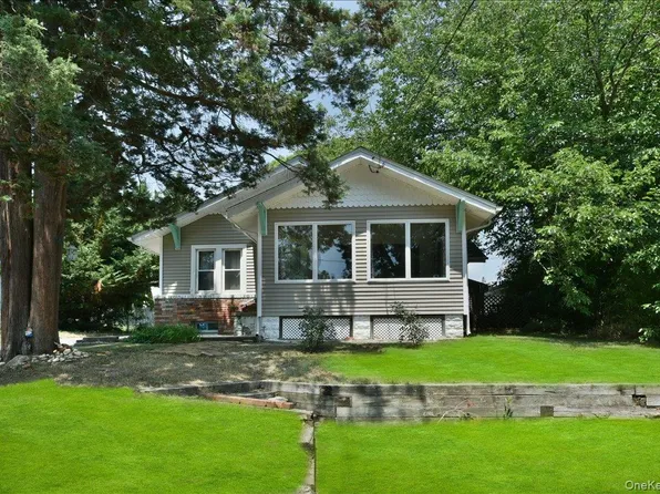 3 School Street, Ronkonkoma, NY 11779