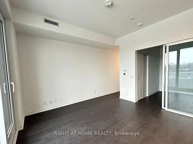 2020 Bathurst St #812 — Photo 10