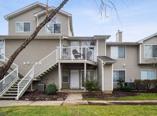 12 Ray Ct, Bedminster, NJ 07921