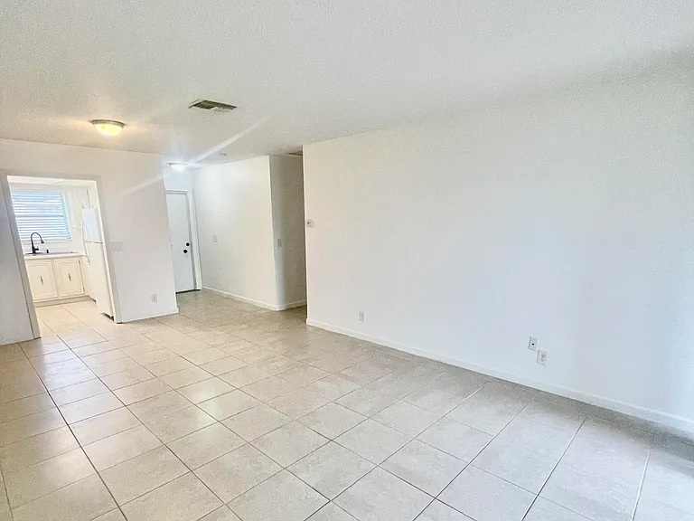 2521 Emory Dr W #F — Photo 1
