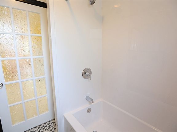 5th image of 134 Baldwin St #2