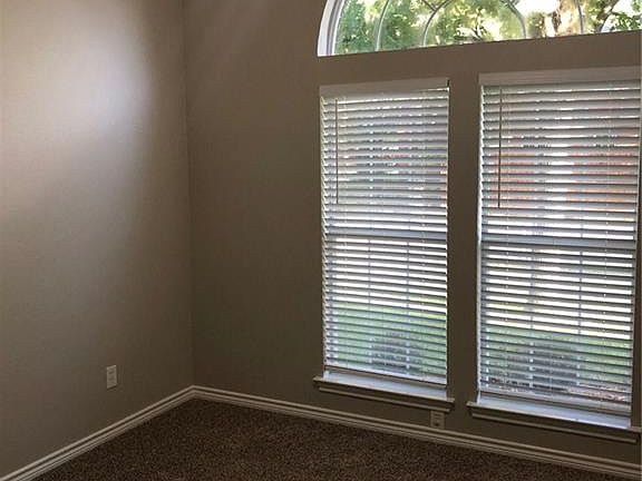 5th image of 1003 Dandelion Dr