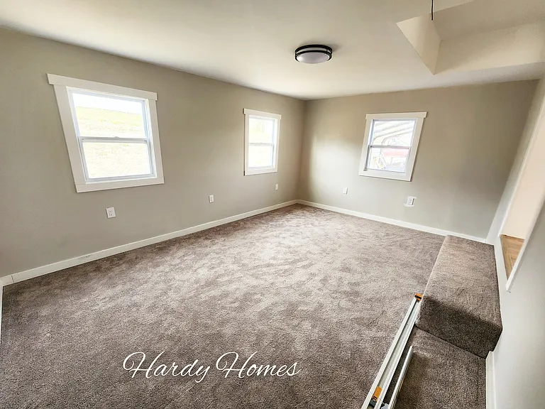 34 Eclipse St — Photo 11