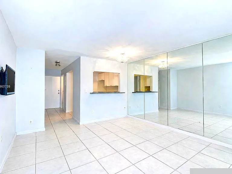 1441 Lincoln Ct — Photo 6