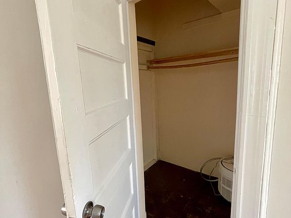5th image of 145 Murray Ave